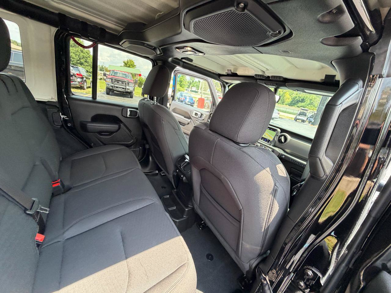 Used 2023 Jeep Wrangler Unlimited w/ Cold Weather Group AWD/4WD image 40