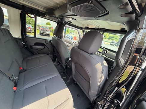 Used 2023 Jeep Wrangler Unlimited w/ Cold Weather Group AWD/4WD image 40