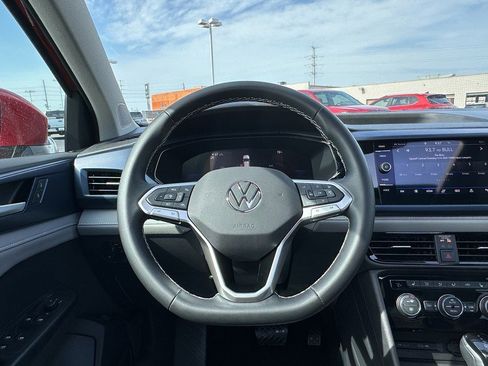Used 2024 Volkswagen Taos SE w/ Panoramic Sunroof Package image 25