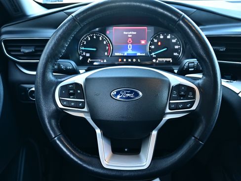 Used 2022 Ford Explorer XLT w/ Equipment Group 202A AWD/4WD image 19