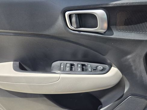 Used 2024 Hyundai Venue SEL FWD image 24
