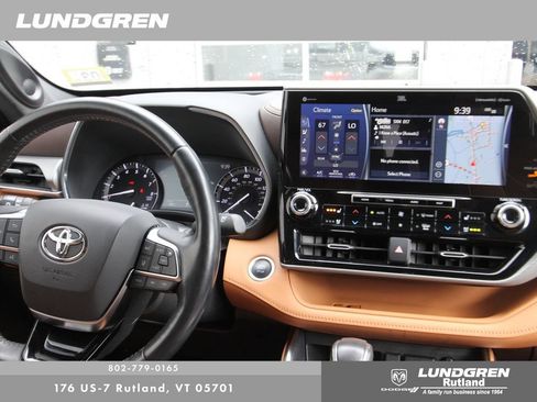 Used 2020 Toyota Highlander Platinum AWD/4WD image 17