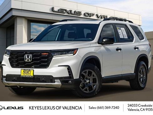 Used 2024 Honda Pilot TrailSport image 1