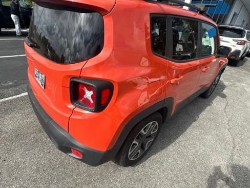 Used 2016 Jeep Renegade Latitude FWD image 26