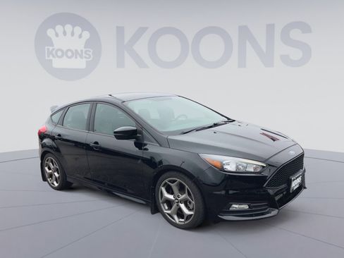 Used 2018 Ford Focus ST FWD image 2