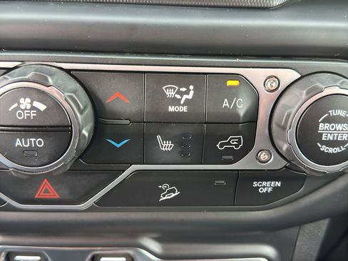 Used 2018 Jeep Wrangler Unlimited Sahara w/ Cold Weather Group image 23