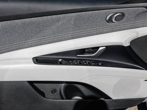 New 2026 Hyundai Elantra Limited FWD image 25