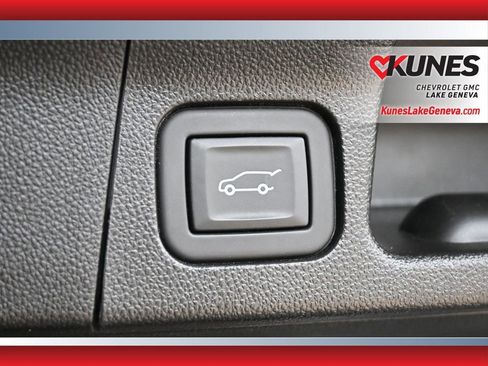 Used 2023 GMC Acadia SLT image 17