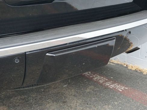 Used 2010 Cadillac Escalade Premium image 25