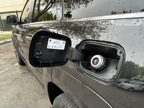 Used 2014 Jeep Grand Cherokee SRT image 41