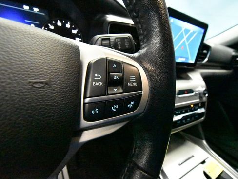 Used 2021 Ford Explorer XLT w/ Equipment Group 202A AWD/4WD image 13