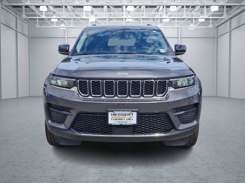 Used 2024 Jeep Grand Cherokee Laredo X AWD/4WD image 3