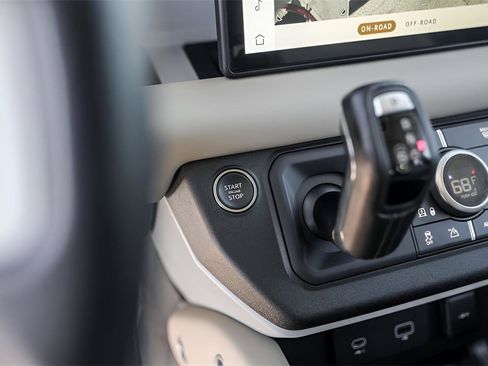 Used 2024 Land Rover Defender 110 X-Dynamic SE image 17