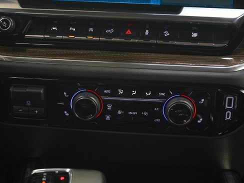Used 2023 Chevrolet Silverado 1500 LT Trail Boss w/ LT Trail Boss Premium Package AWD/4WD image 19