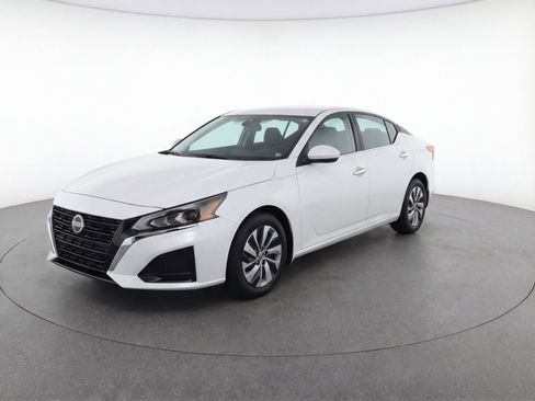 Used 2023 Nissan Altima 2.5 S FWD image 3