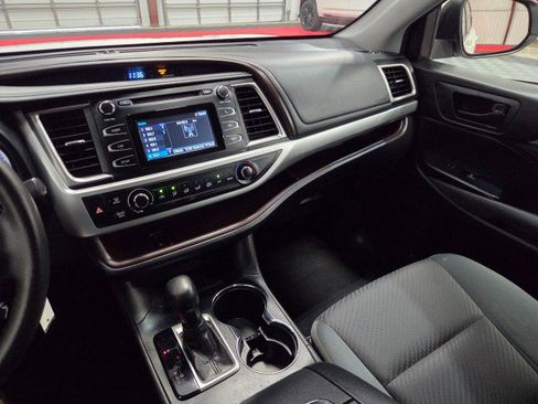 Used 2019 Toyota Highlander LE image 42