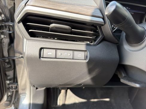 Used 2025 Nissan Altima 2.5 SV FWD image 17