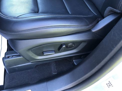 Used 2023 Ford Explorer Limited image 16