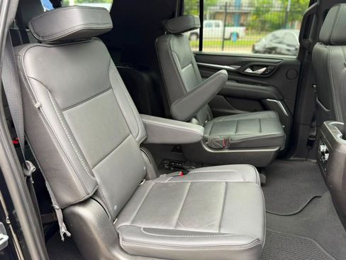 Used 2021 GMC Yukon XL Denali w/ Denali Premium Package AWD/4WD image 18