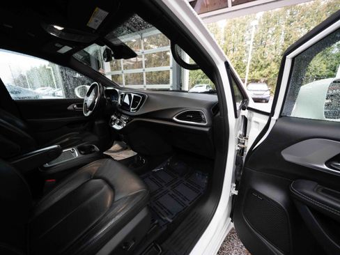 Used 2020 Chrysler Pacifica Touring-L Plus w/ Advanced Safetytec Group image 26