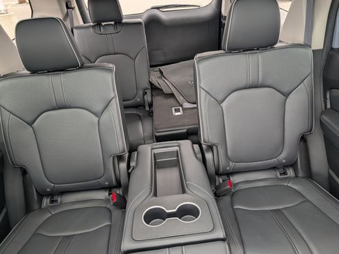 Used 2025 Honda Pilot Elite image 13