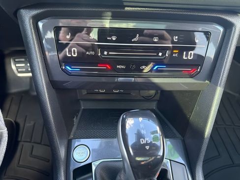 Used 2022 Volkswagen Tiguan SEL R-Line AWD/4WD image 16