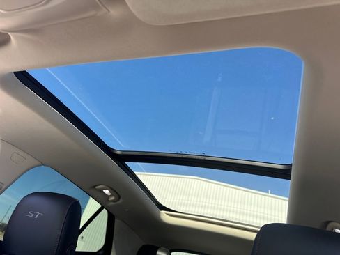 Used 2023 Buick Envision Essence w/ Sport Touring Package image 18