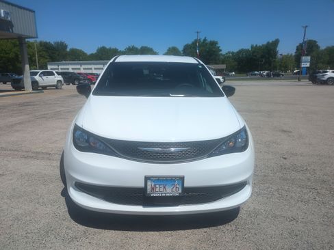 Used 2026 Chrysler Voyager LX FWD image 6