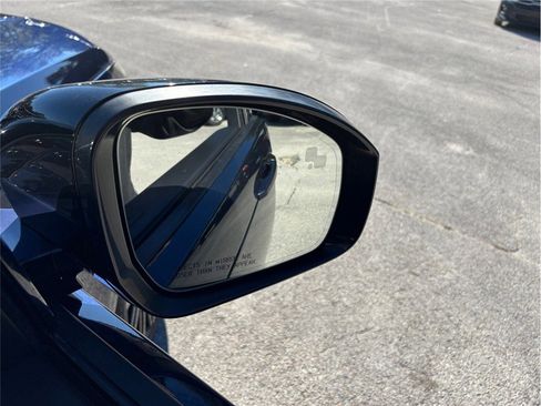 Used 2019 Land Rover Discovery HSE image 18