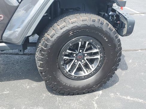 Used 2025 Jeep Wrangler Unlimited Rubicon AWD/4WD image 6