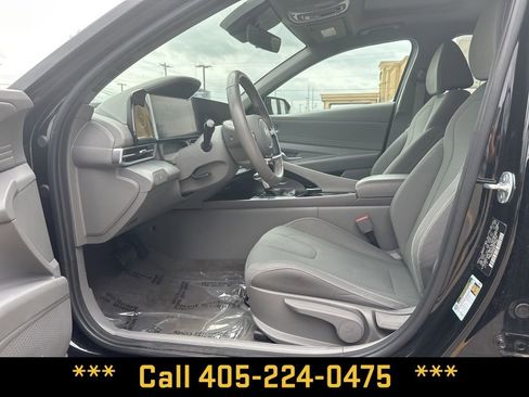 Used 2025 Hyundai Elantra SEL FWD image 23