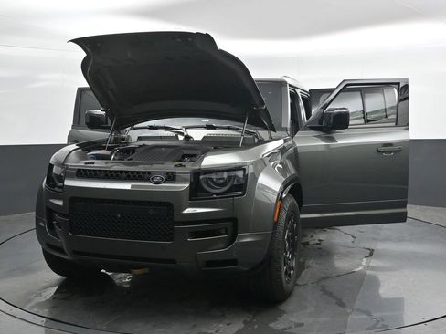 Used 2025 Land Rover Defender 110 AWD/4WD image 48