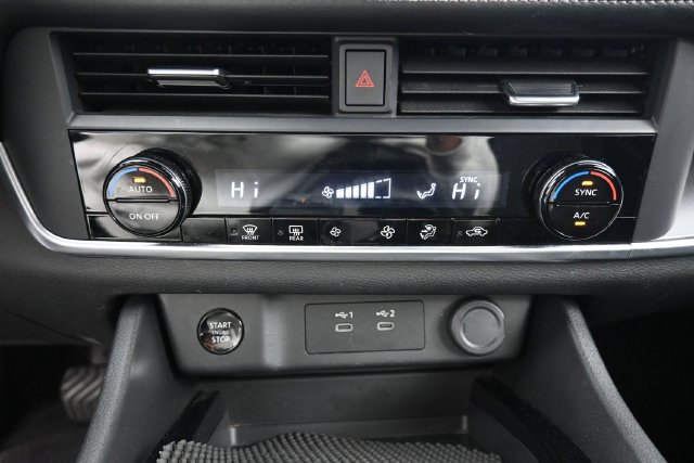 Used 2025 Nissan Rogue SV AWD/4WD image 24