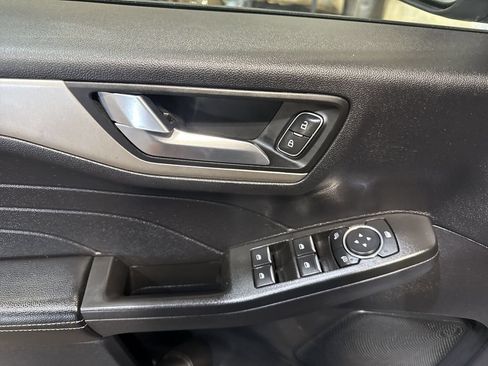 Used 2021 Ford Escape SE FWD image 15