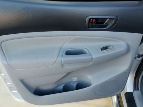 Used 2011 Toyota Tacoma PreRunner image 19