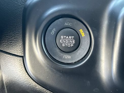 Used 2021 Jeep Wrangler Unlimited Sahara w/ Safety Group AWD/4WD image 17