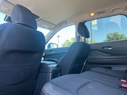 Used 2022 Nissan Pathfinder SV image 30