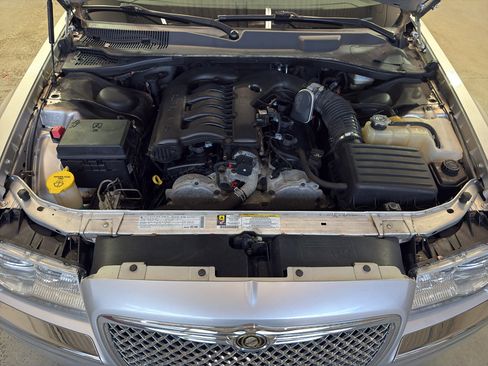 Used 2009 Chrysler 300 Touring RWD image 32