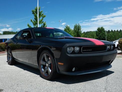 Used 2014 Dodge Challenger SXT RWD image 3