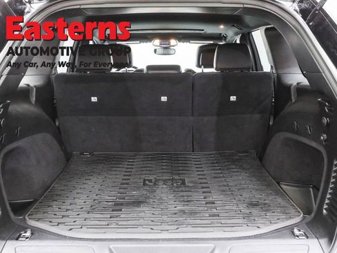 Used 2021 Jeep Grand Cherokee Limited w/ Premium Lighting Group image 9