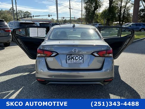 Used 2022 Nissan Versa SV image 32