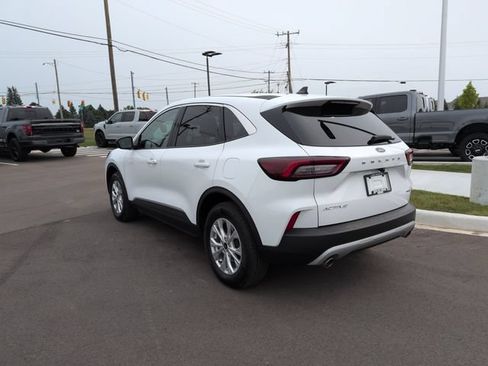 Used 2024 Ford Escape Active AWD/4WD image 3