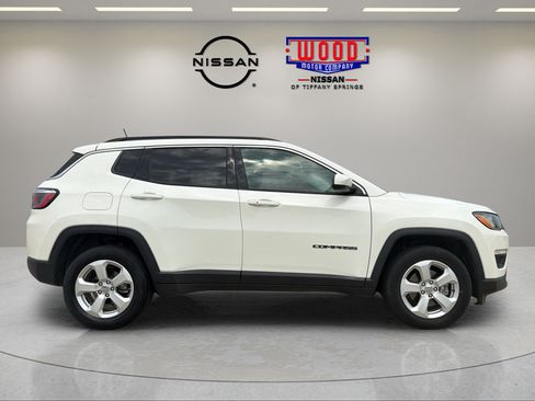 Used 2019 Jeep Compass Latitude w/ Cold Weather Group AWD/4WD image 2