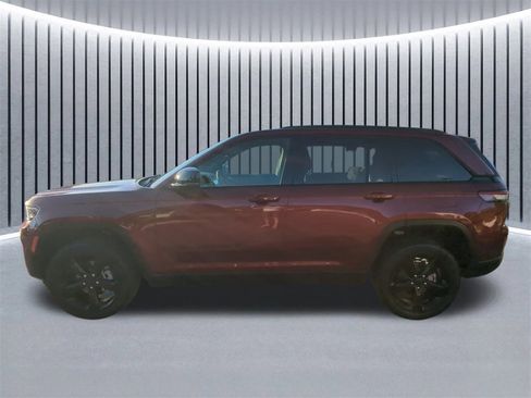 Used 2023 Jeep Grand Cherokee Altitude image 8