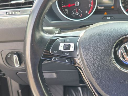 Used 2018 Volkswagen Tiguan SEL AWD/4WD image 18