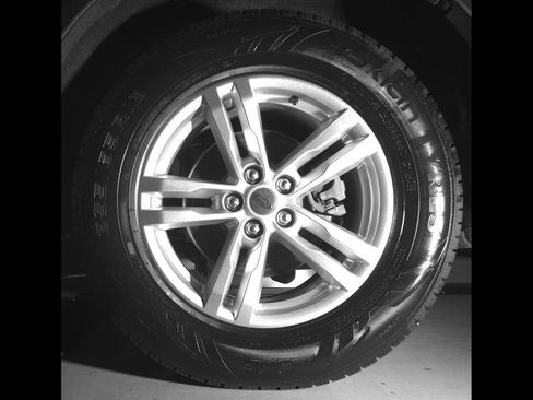Used 2020 Ford Explorer XLT w/ Comfort Package AWD/4WD image 15