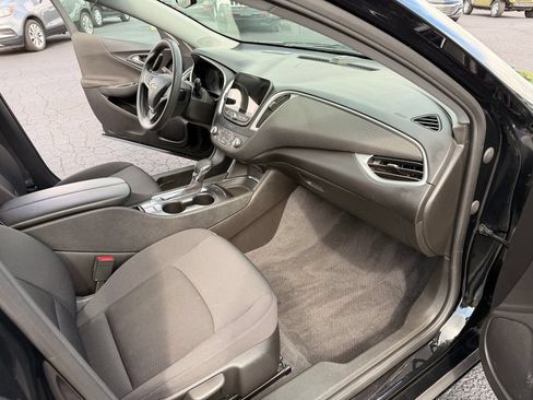 Used 2023 Chevrolet Malibu LT FWD image 27