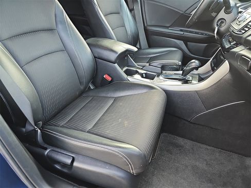 Used 2017 Honda Accord Sport image 10