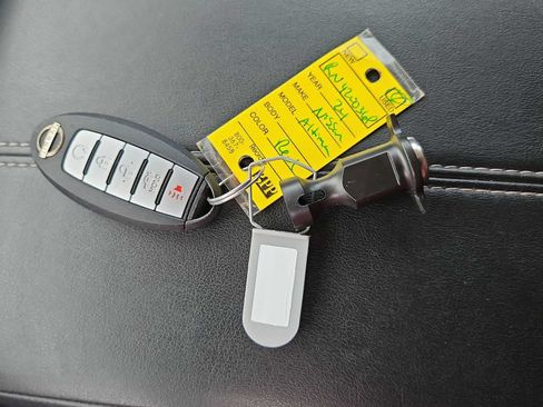 Used 2024 Nissan Altima 2.5 SV FWD image 24