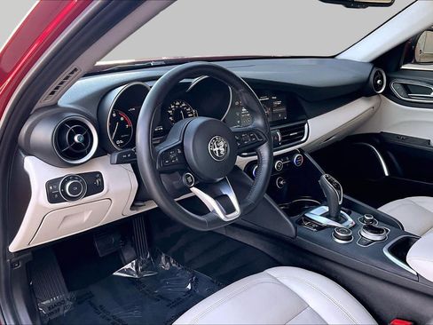 Used 2020 Alfa Romeo Giulia w/ Cold Weather Package RWD image 16